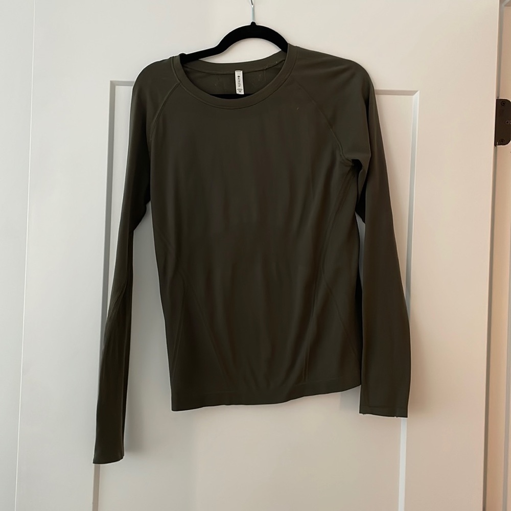 Athleta M sized shirt